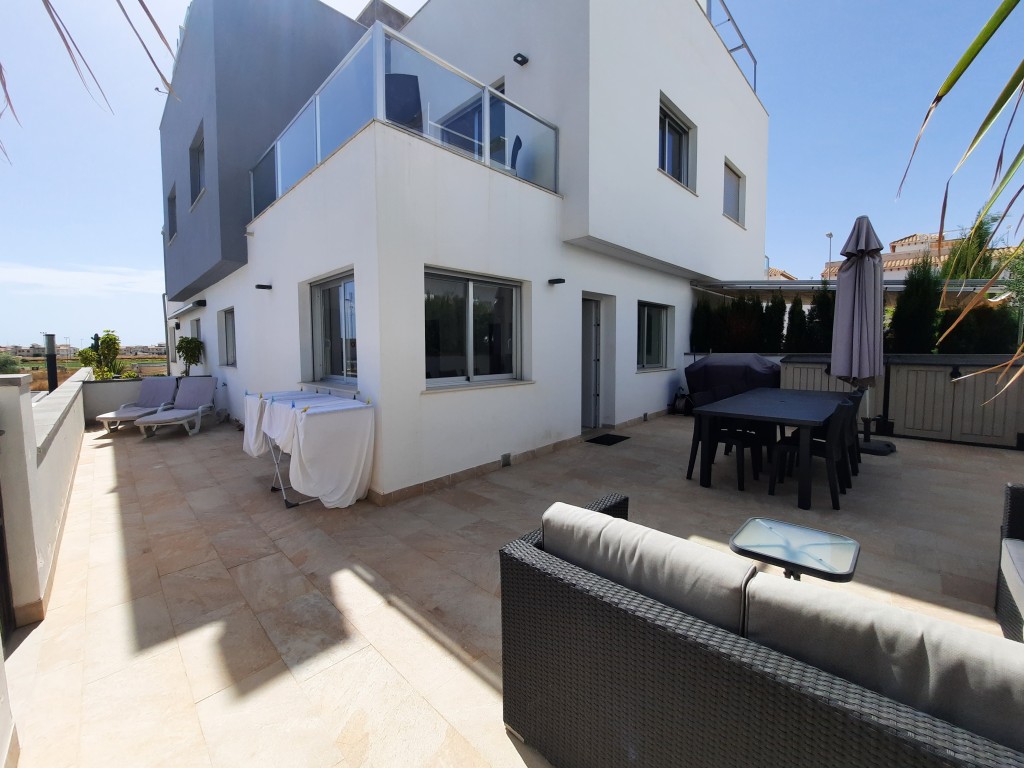 3 bedroom house / villa for sale in Punta Prima, Costa Blanca €