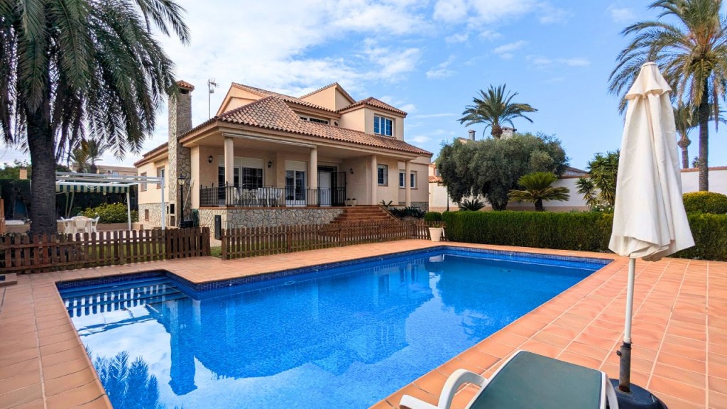 4 bedroom Detached Villa in Mil Palmeras