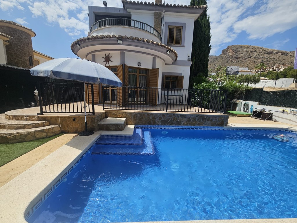 Freistehende Villa In Sierra Cortina Wiederverkauf  Costa Blanca Süd