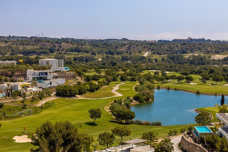 Ático de 2 dormitorios en Las Colinas Golf