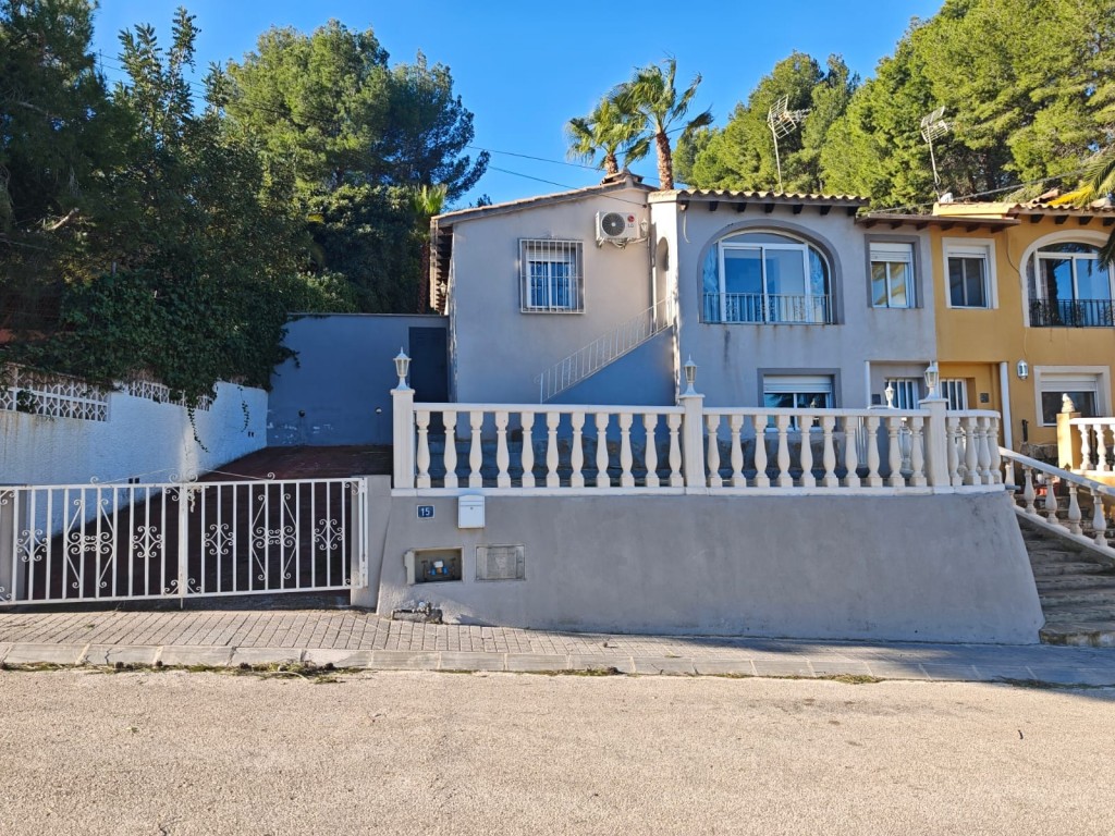 House in La Nucia - view 1