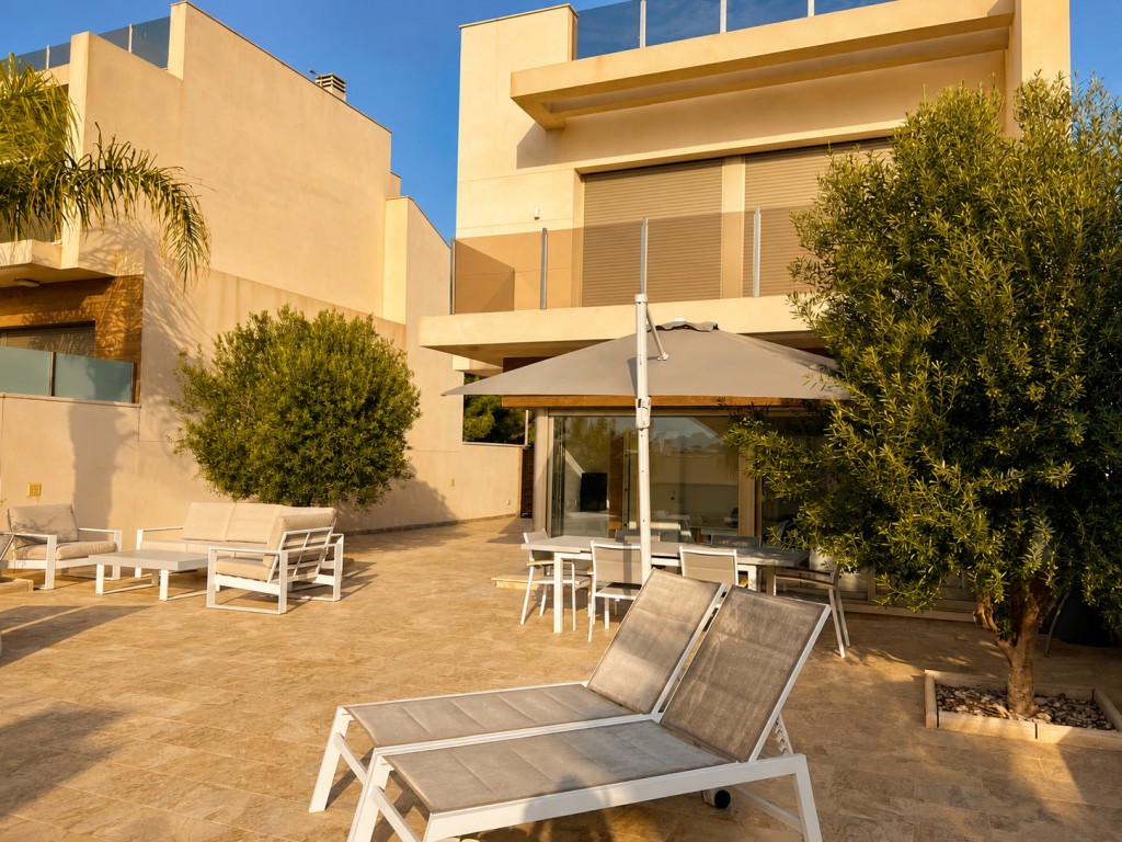 Villa in San Miguel de Salinas - Image 4