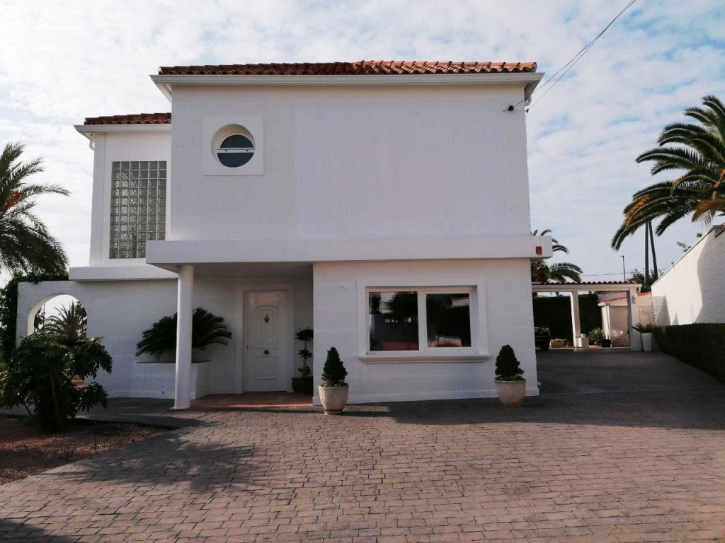 Verkoop. Villa in Alfaz del Pi